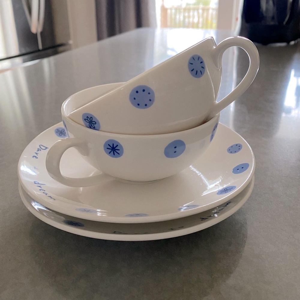 2 Tea cups